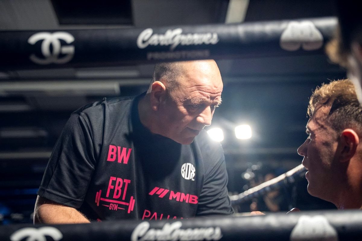 A coach giving instructions to Paddy Walsh in the corner between rounds